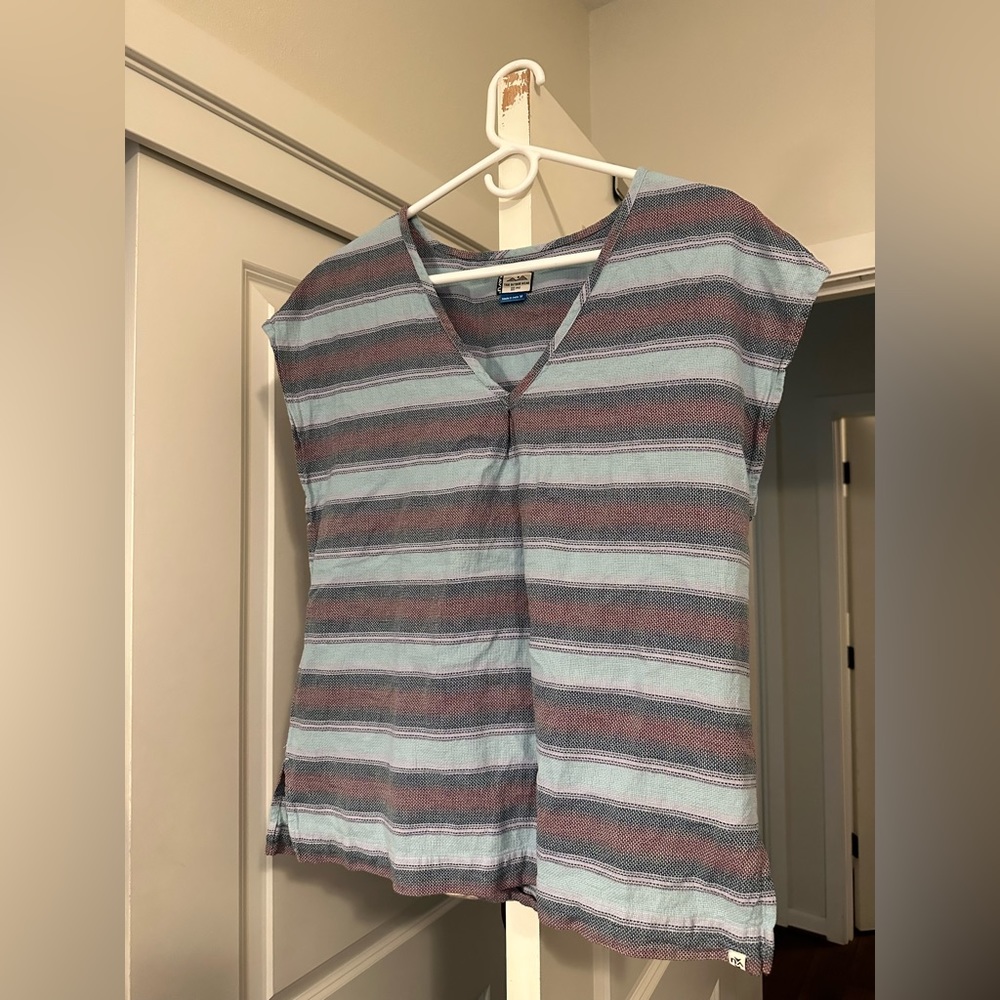 Kavu women’a v-neck top